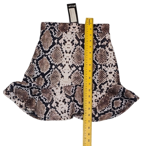 Nasty Gal Snake Print Ruffle Flare Mini Skirt Size Small (US 4) - Picture 5 of 7